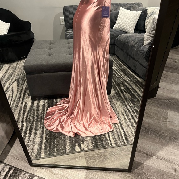 Selling this prom dress, could also be worn to galas or as a bridesmaid  dress.